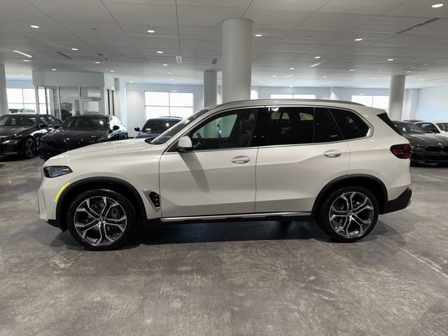 New 2026 Mineral White Metallic BMW xDrive40i image 4