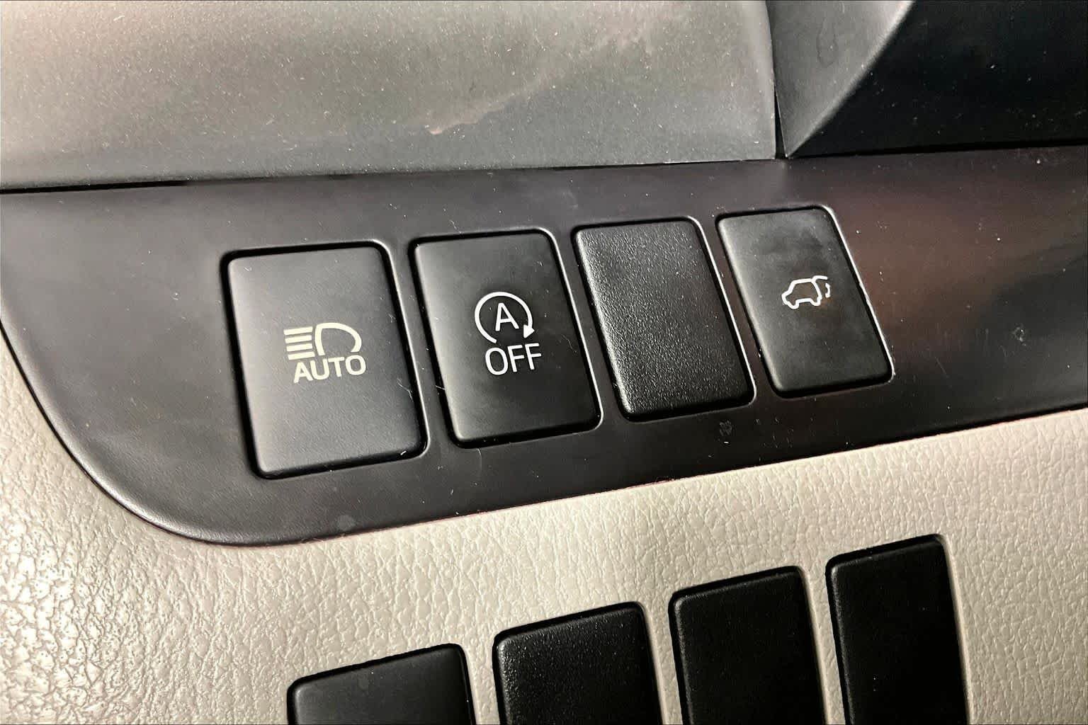 Used 2019 Celestial Silver Metallic Toyota XLE image 34