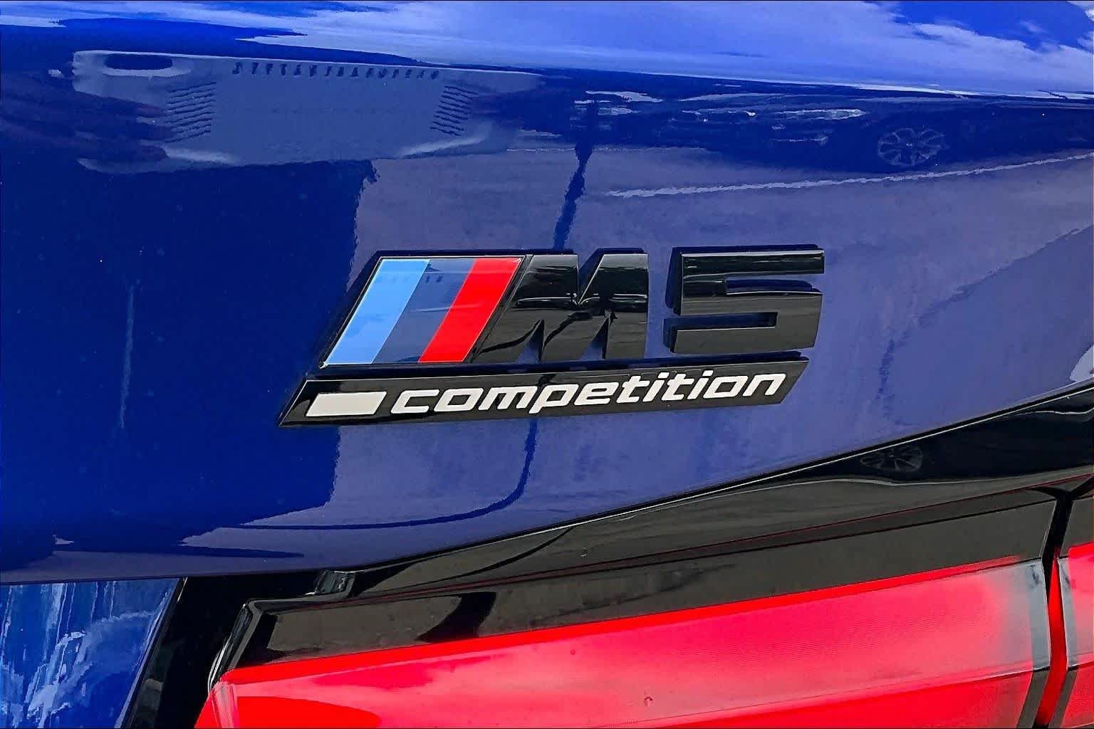 Used 2022 Marina Bay Blue Metallic BMW  image 9