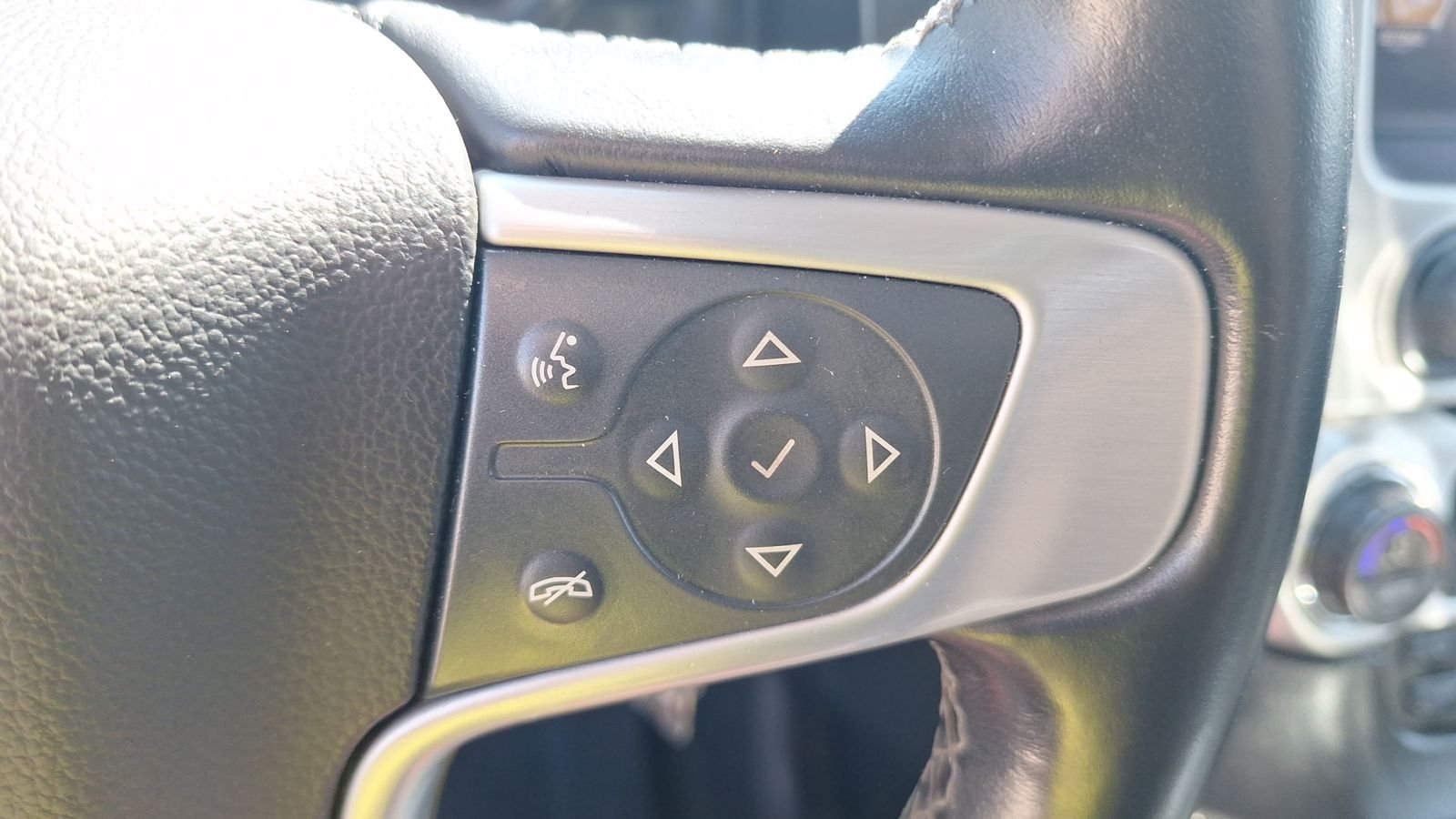 Used 2016 Silver GMC SLE image 22