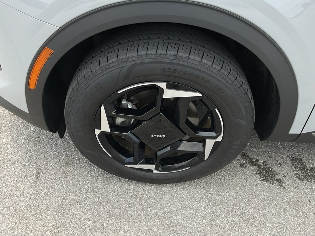 Certified Used 2026 Wolf Gray Kia EX image 5