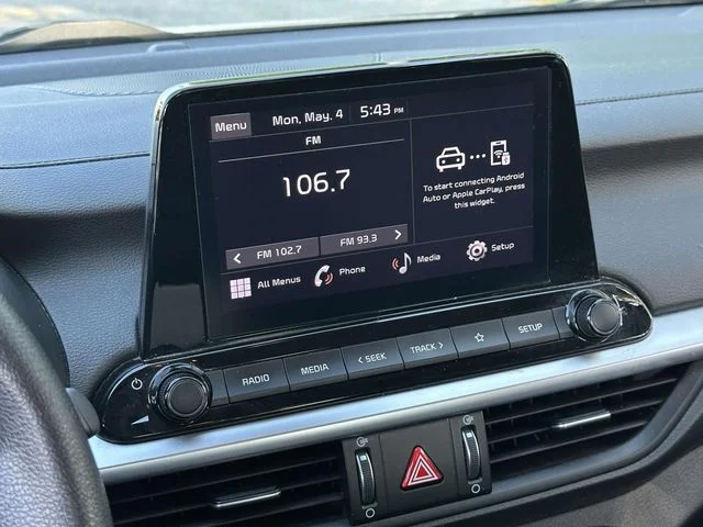 Used 2023 White Kia LXS image 3