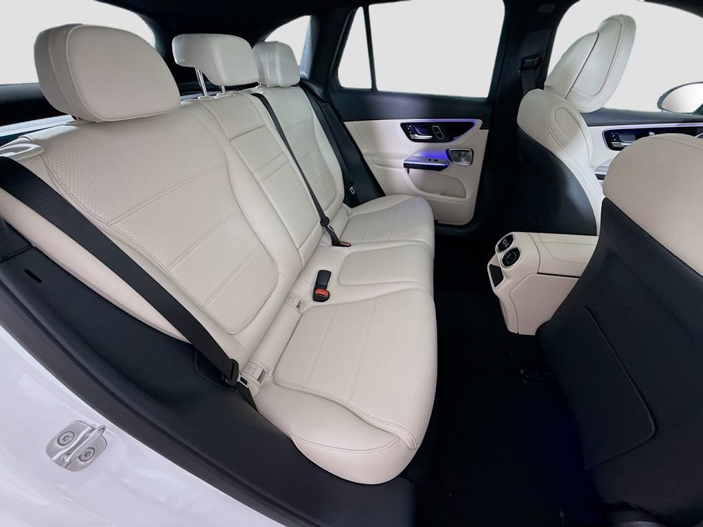 New 2026 MANUFAKTUR Moonlight White Metallic Mercedes-Benz GLC 300 image 61