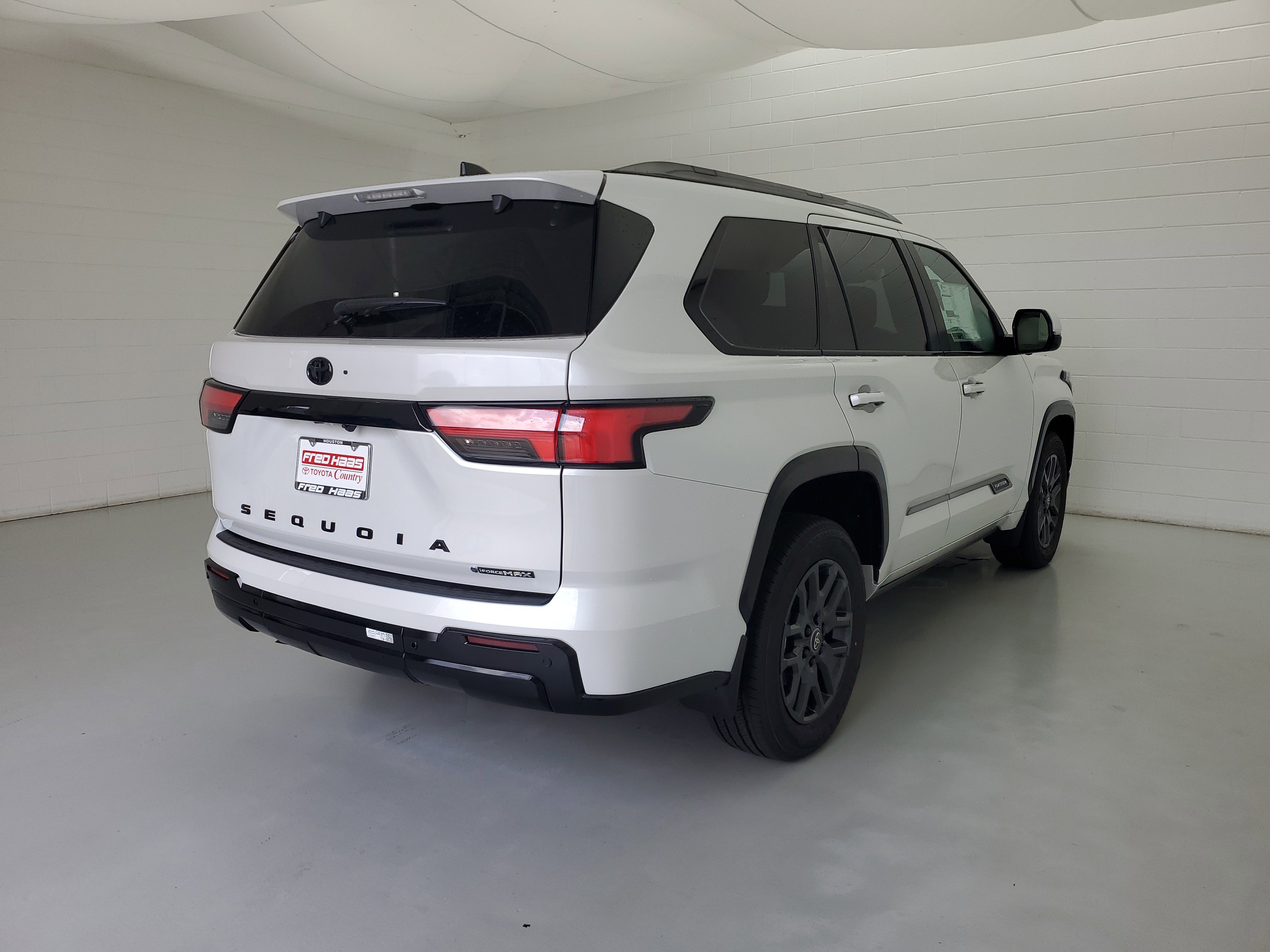 New 2026 Wind Chill Pearl <sup>1</sup> Toyota  Platinum image 5