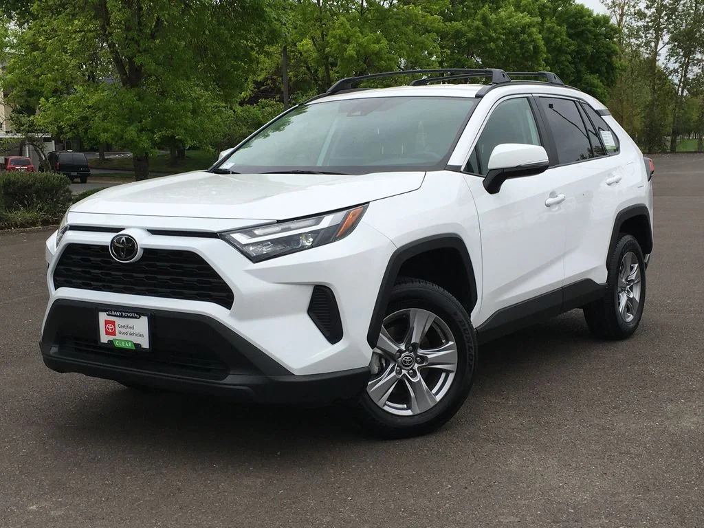 2025 Toyota RAV4 XLE AWD's photo