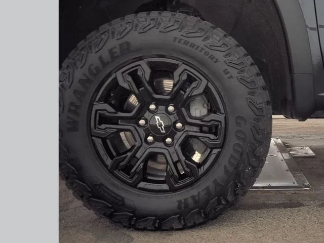 Used 2024 Gray Chevrolet ZR2 image 14