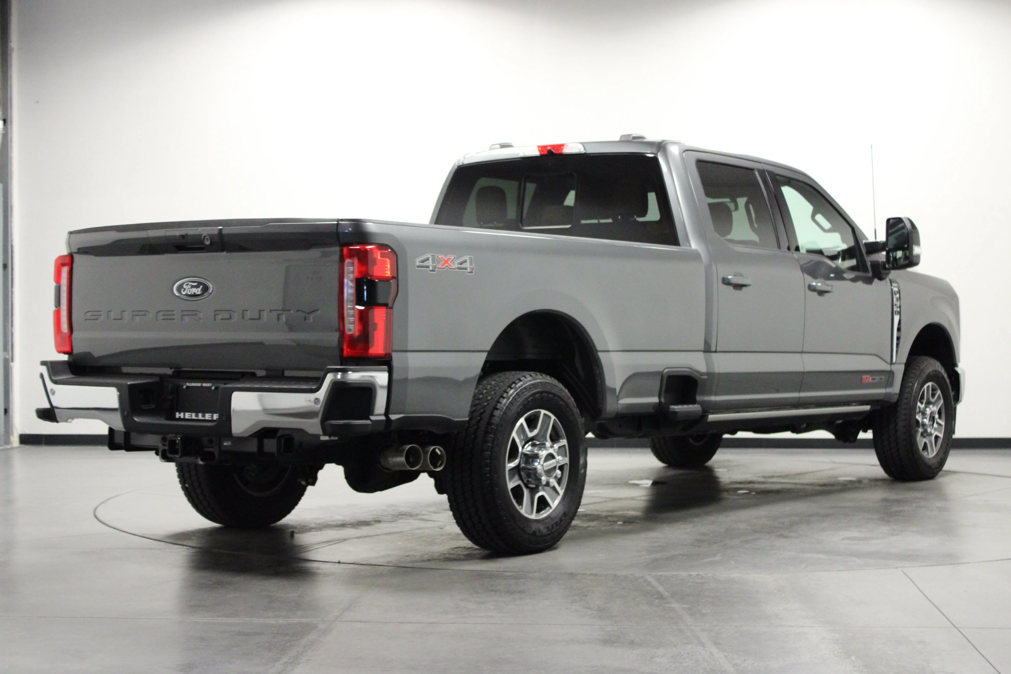Used 2025 Carbonized Gray Metallic Ford LARIAT image 4