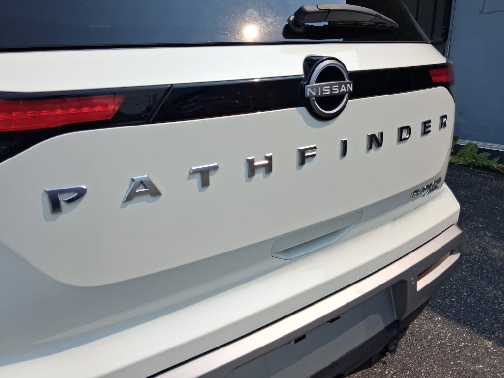 Used 2023 White Nissan Platinum image 6
