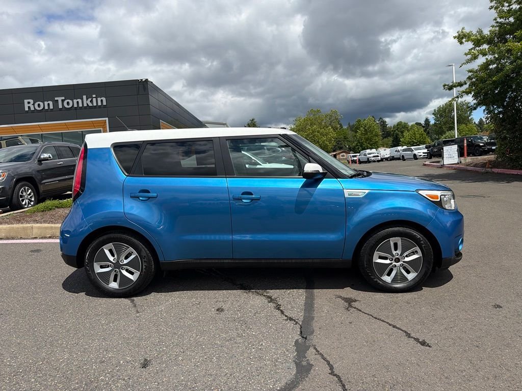 Used 2017 Caribbean Blue w/Clear White Roof Kia Base image 8