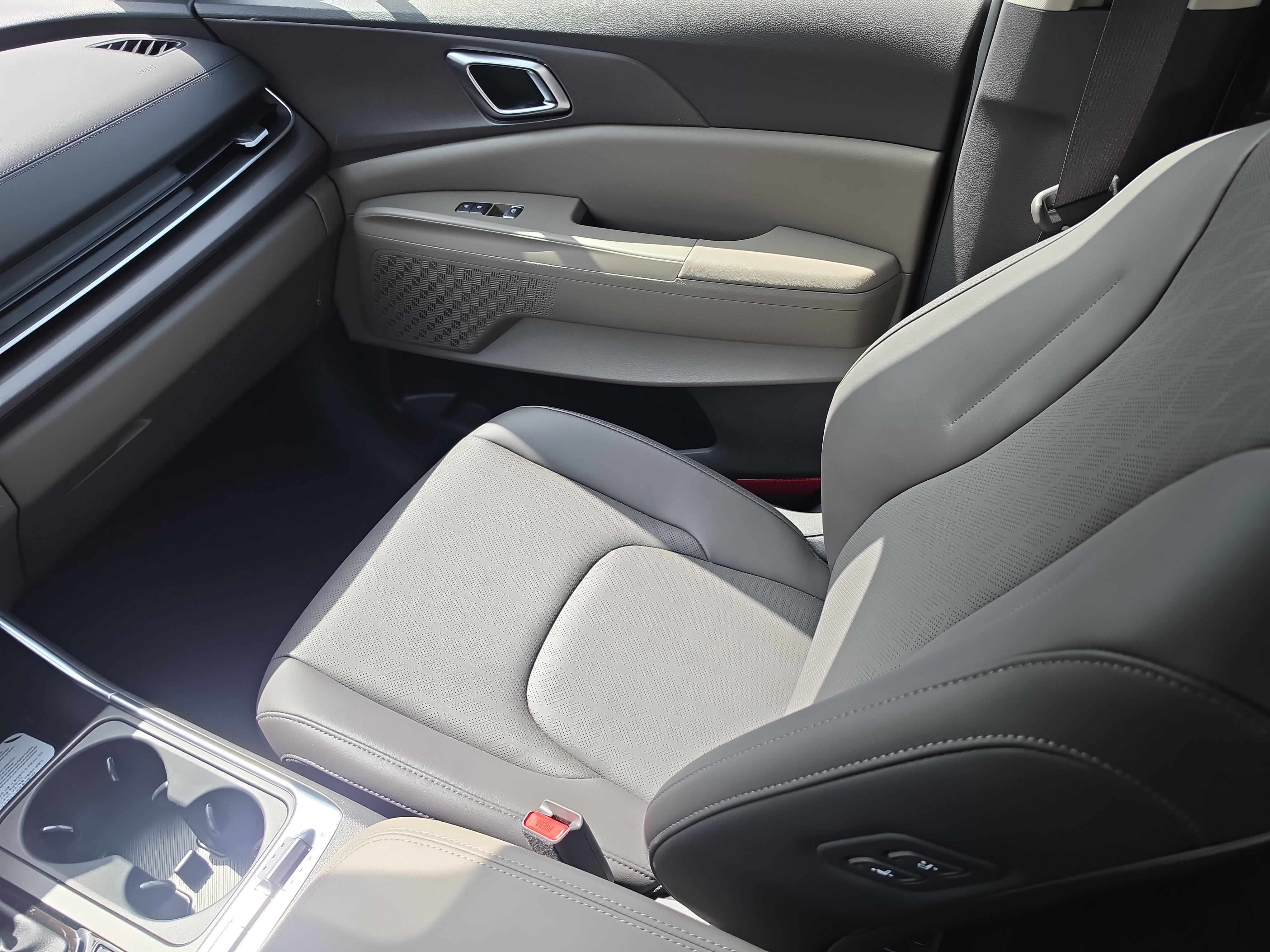 New 2026 Snow White Pearl Kia SX image 16