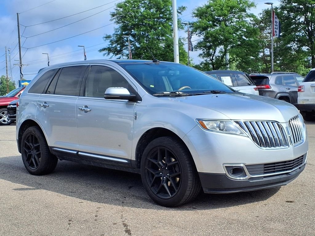 Used 2013 Silver Lincoln Base image 3