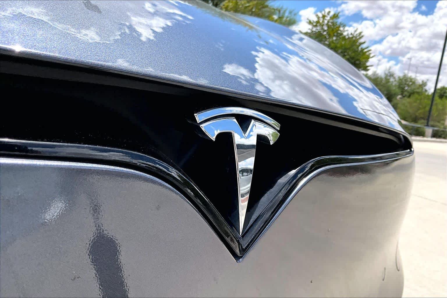 Used 2021 Midnight Silver Metallic Tesla Plaid image 24