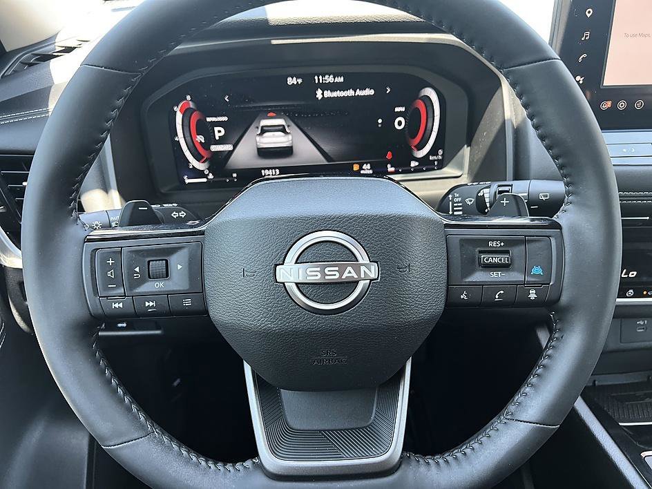 Used 2025 Everest White Pearl Nissan SL image 24