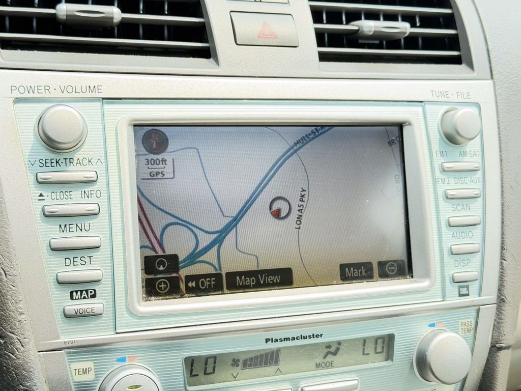 Used 2007 White Toyota Base image 3