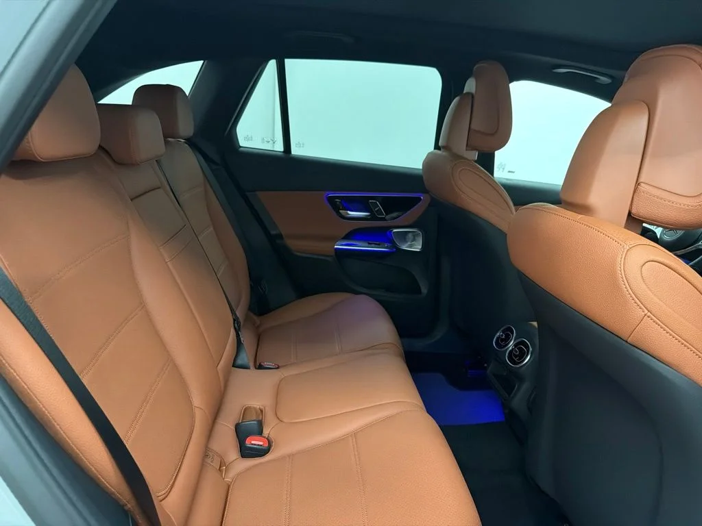 New 2027 White Mercedes-Benz GLC 300 image 28