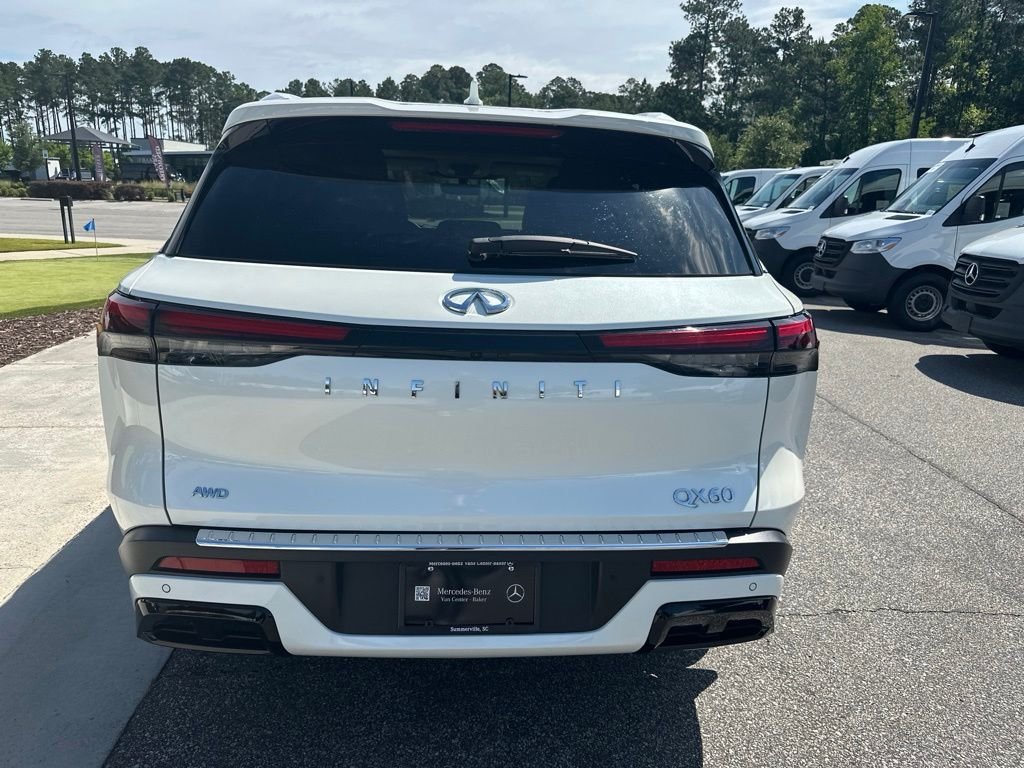 Used 2023 White INFINITI LUXE image 6