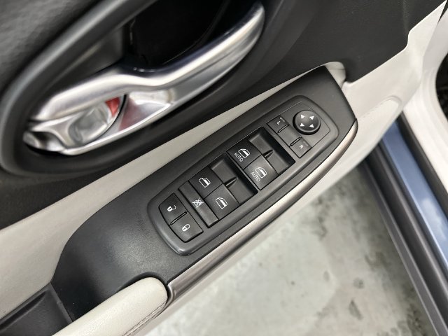 Used 2020 Blue Jeep Latitude Plus image 19