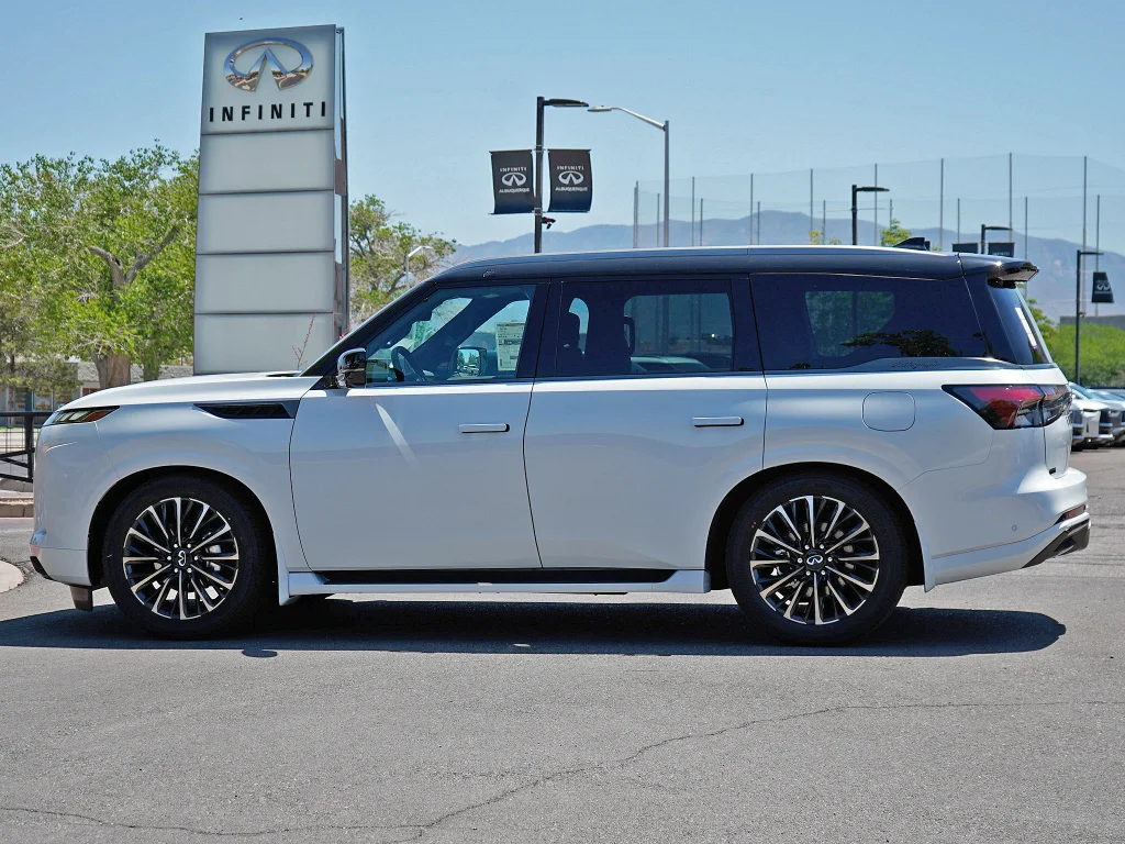 New 2026 2T RADIANT WHIT INFINITI Autograph 4WD image 9
