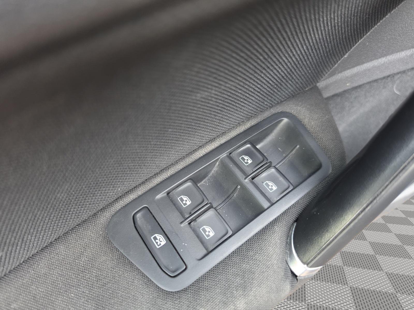 Used 2018 Night Blue Metallic Volkswagen S image 8
