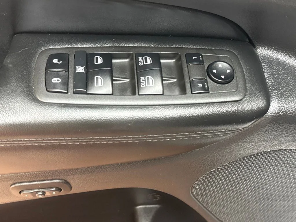 Used 2022 White Jeep Limited image 23