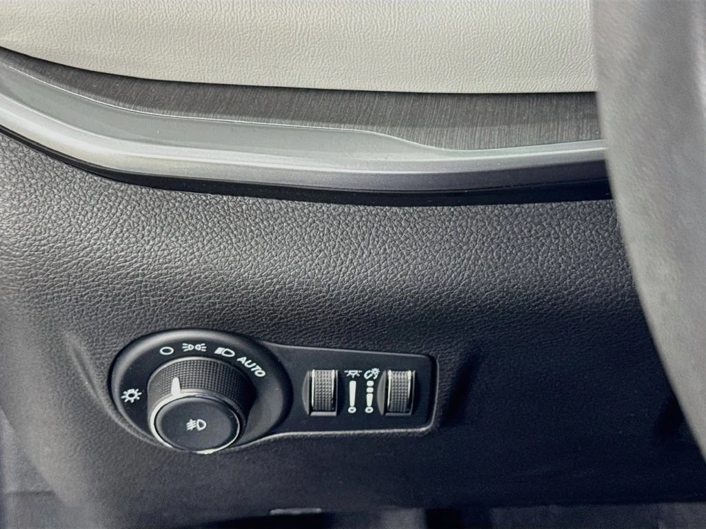 Used 2025 Bright White Clearcoat Jeep Limited image 11