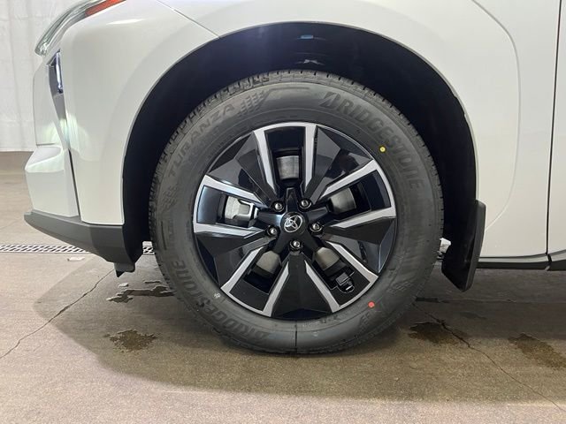 New 2026 Wind Chill Pearl <sup>1</sup> Toyota  XLE image 24
