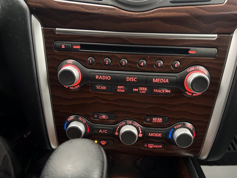 Used 2017 White Nissan Platinum image 29