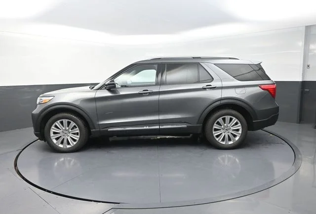 Used 2023 Gray Ford Limited image 4