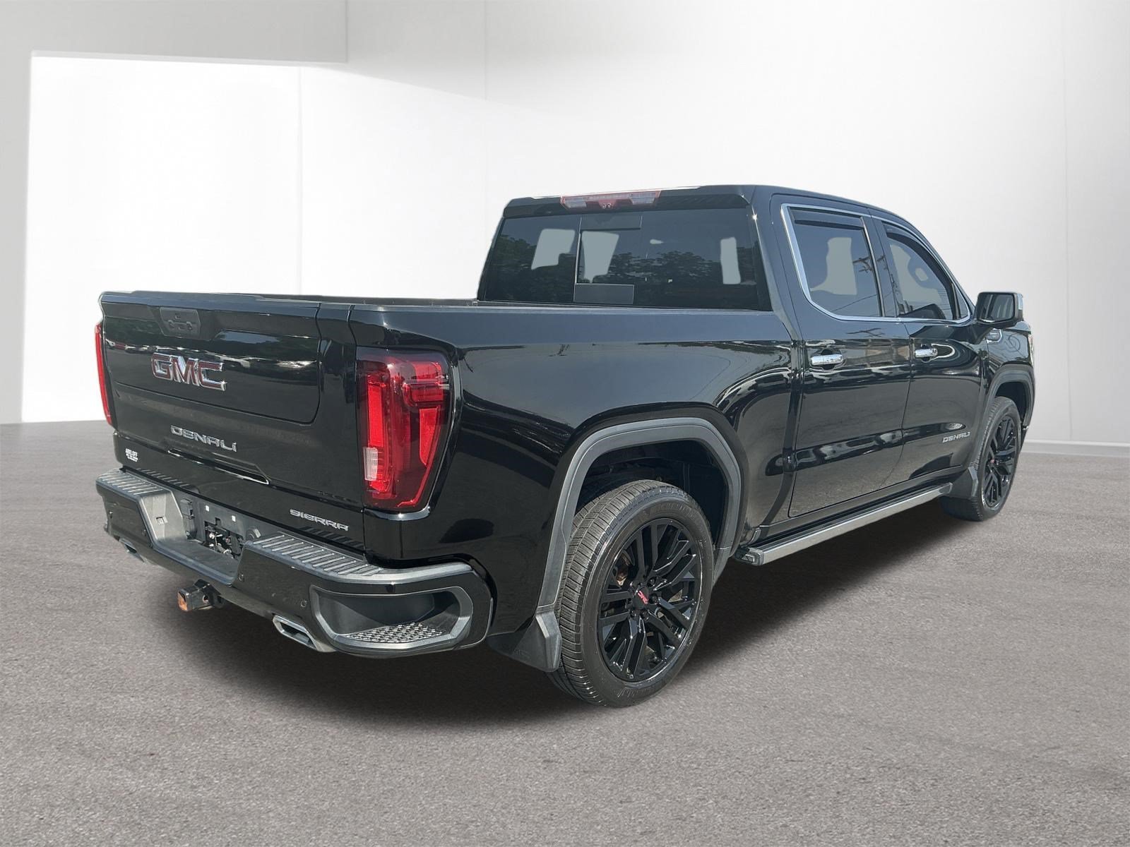 Used 2021 Onyx Black GMC Denali image 3