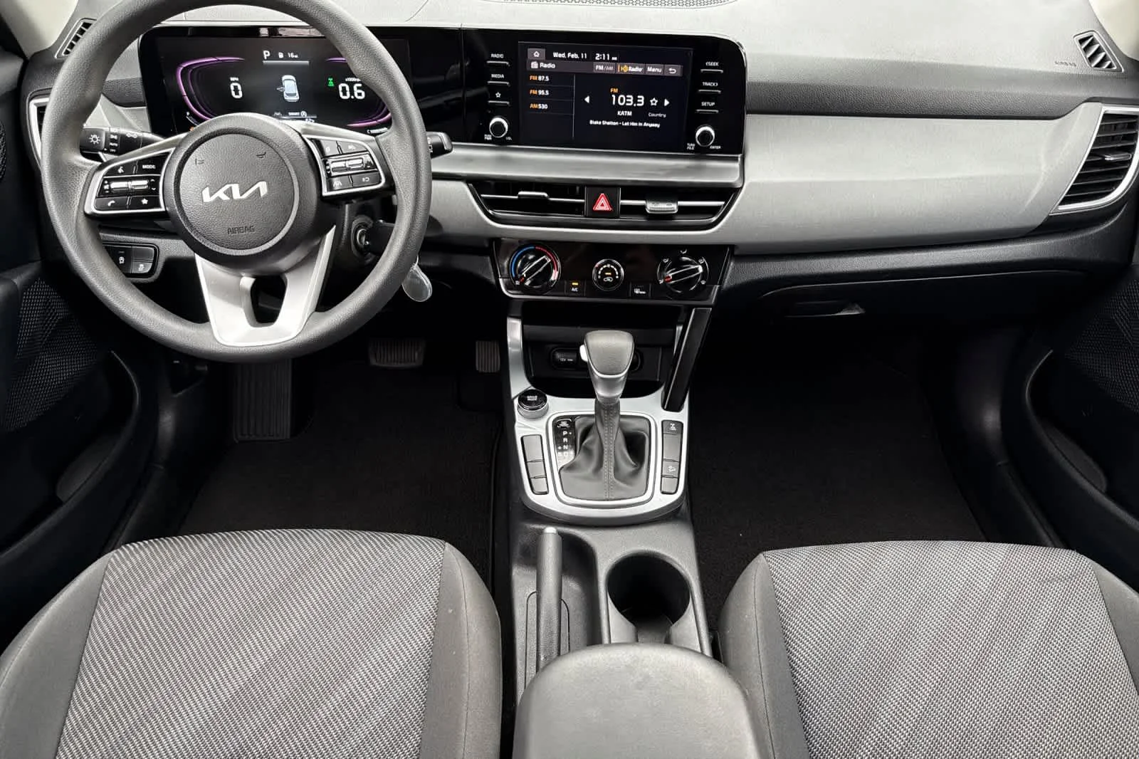 Used 2024 Snow White Pearl Kia LX image 14