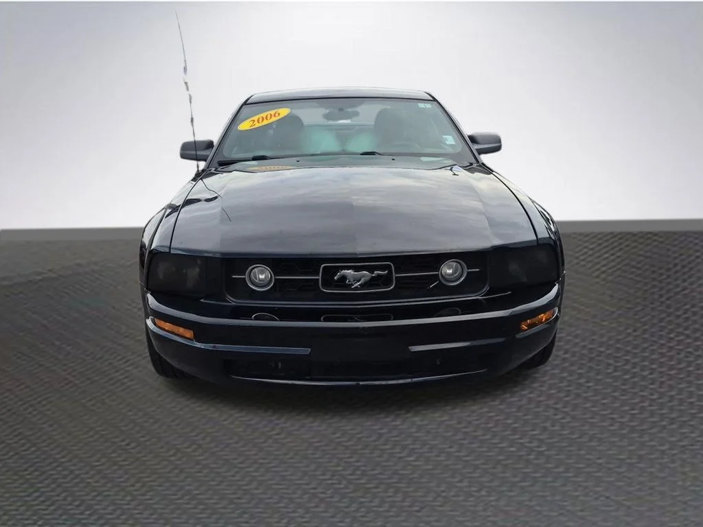 Used 2006 Black Ford V6 image 3