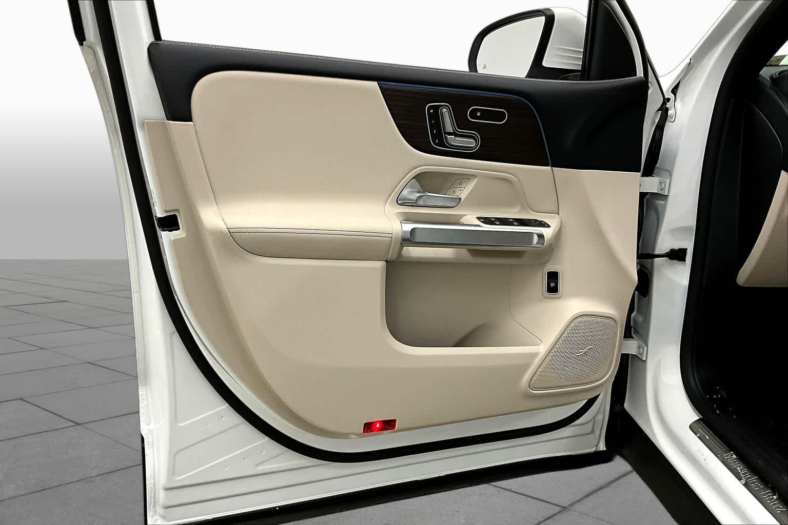 New 2026 Polar White Mercedes-Benz GLB 250 image 10