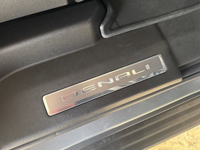 2026 GMC Yukon Denali - Photo 43