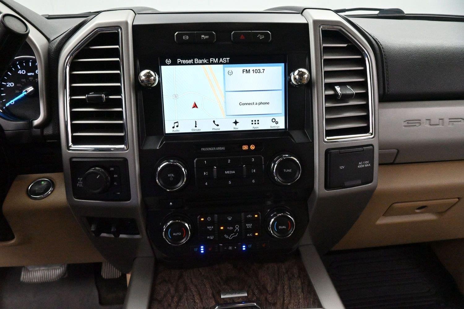 Used 2017 White Platinum Metallic Tri-Coat Ford Lariat image 21