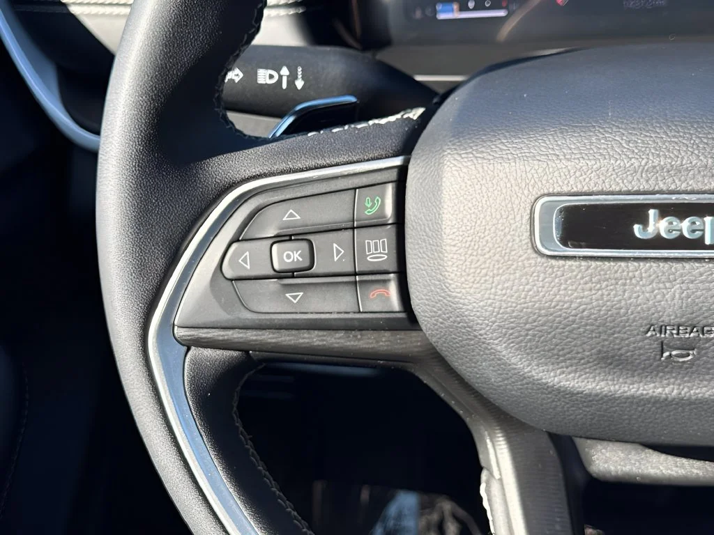 Used 2024 Silver Jeep Laredo image 13