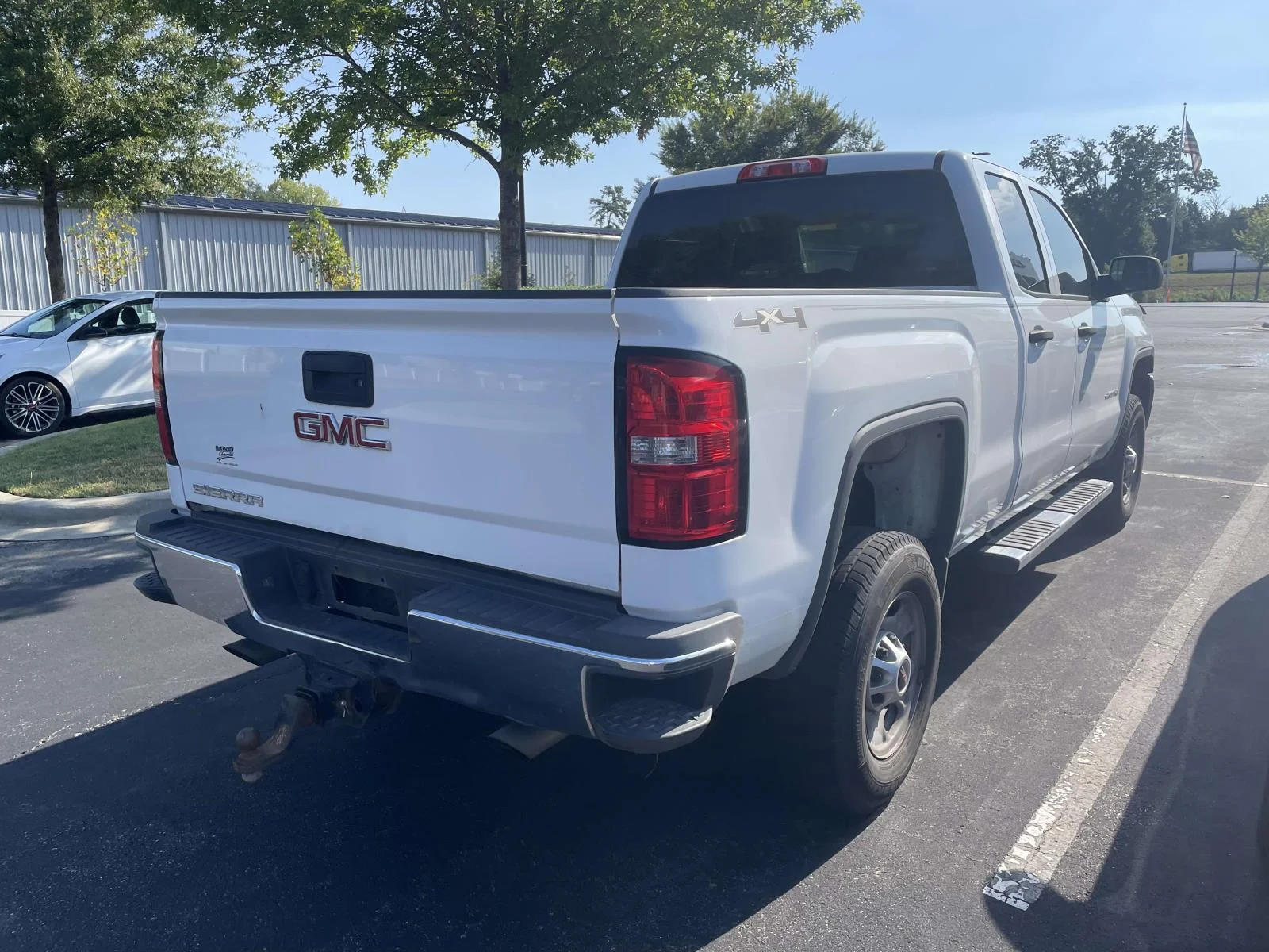 Used 2015 SUMMIT WHITE GMC  image 6