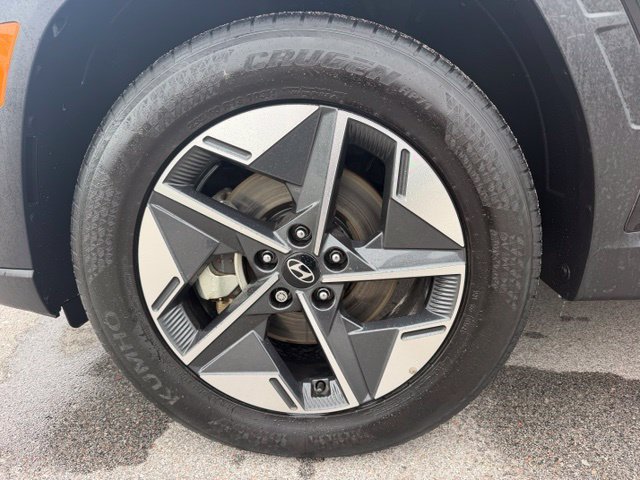 Used 2025 Black Hyundai SEL image 11