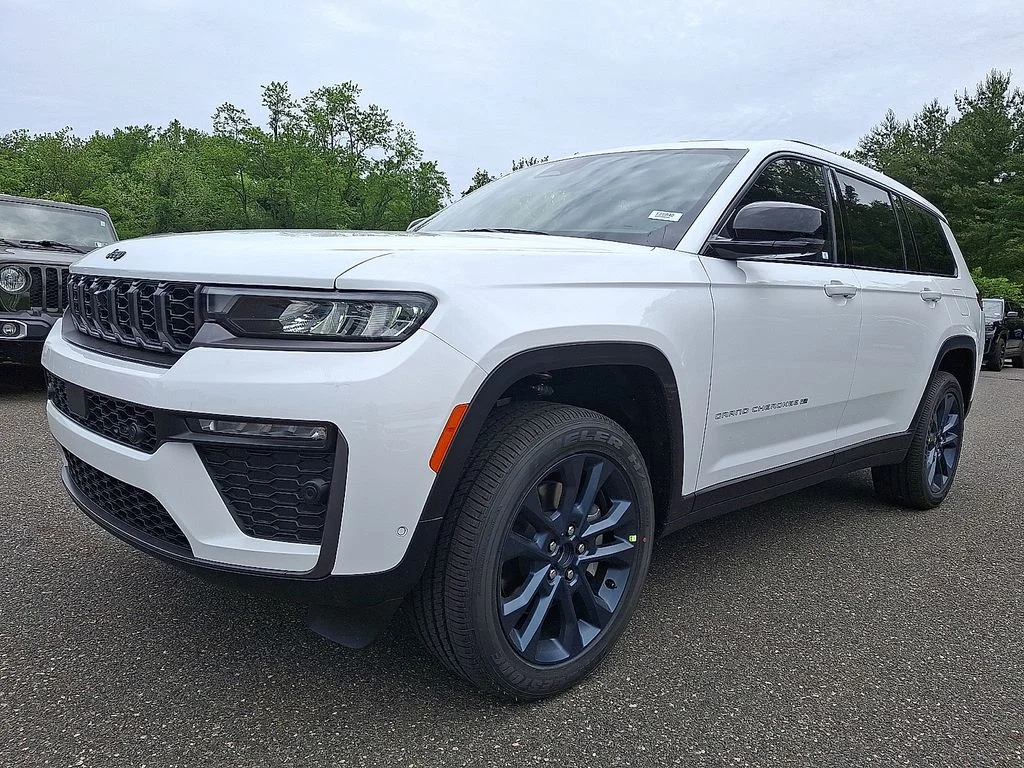 New 2026 Bright White Clear-Coat Exterior Paint Jeep  image 2