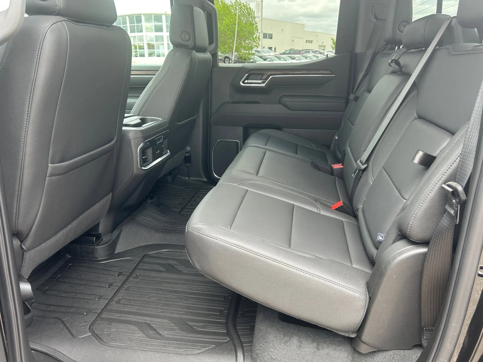 Used 2025 Black GMC SLT Crew Cab image 19