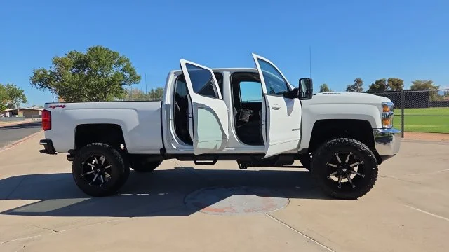 Used 2019 White Chevrolet LT image 8