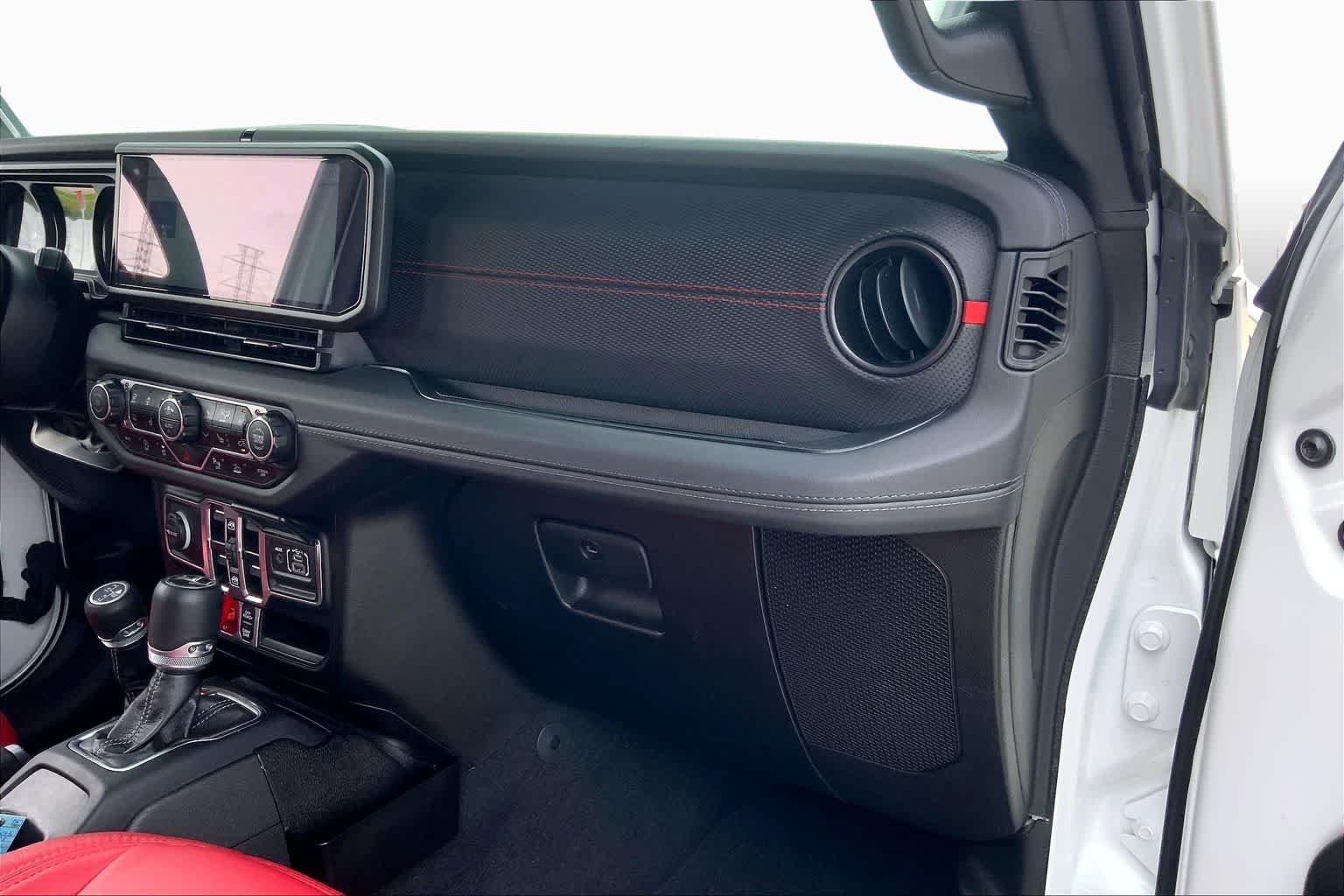 Used 2024 Bright White Clearcoat Jeep Rubicon X image 18