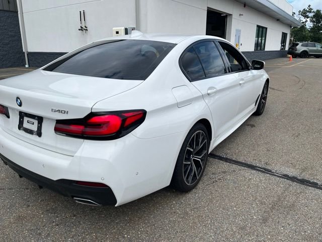 Used 2023 White BMW 540i xDrive image 3