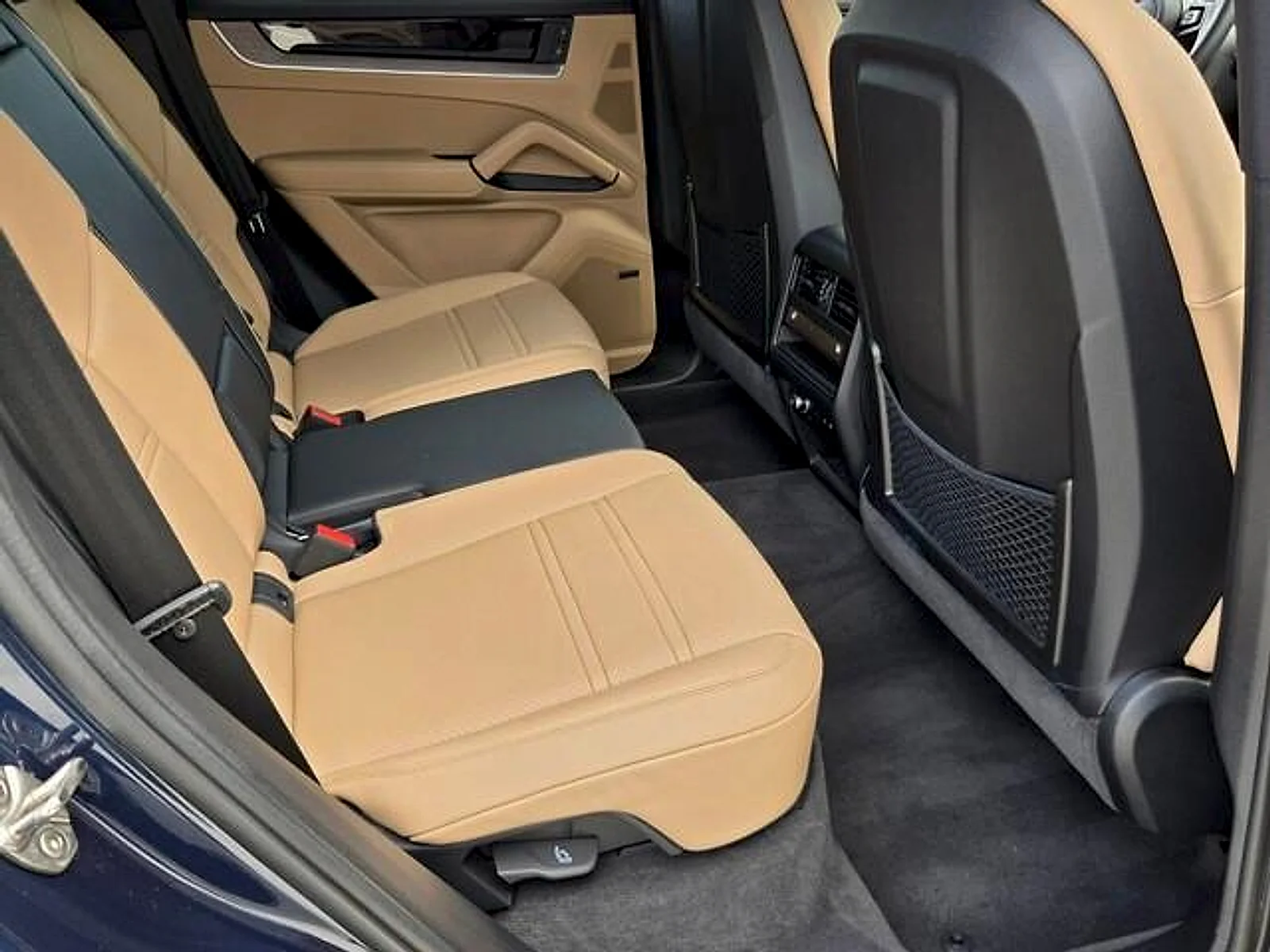 Used 2025  Porsche  image 15