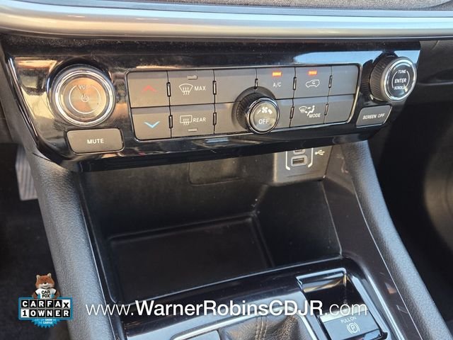 Used 2024  Jeep Latitude image 23