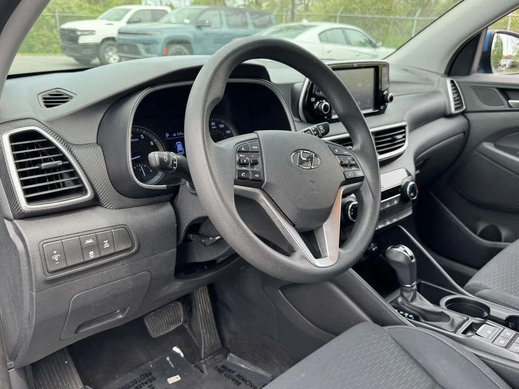 Used 2019 Blue Hyundai SE image 2