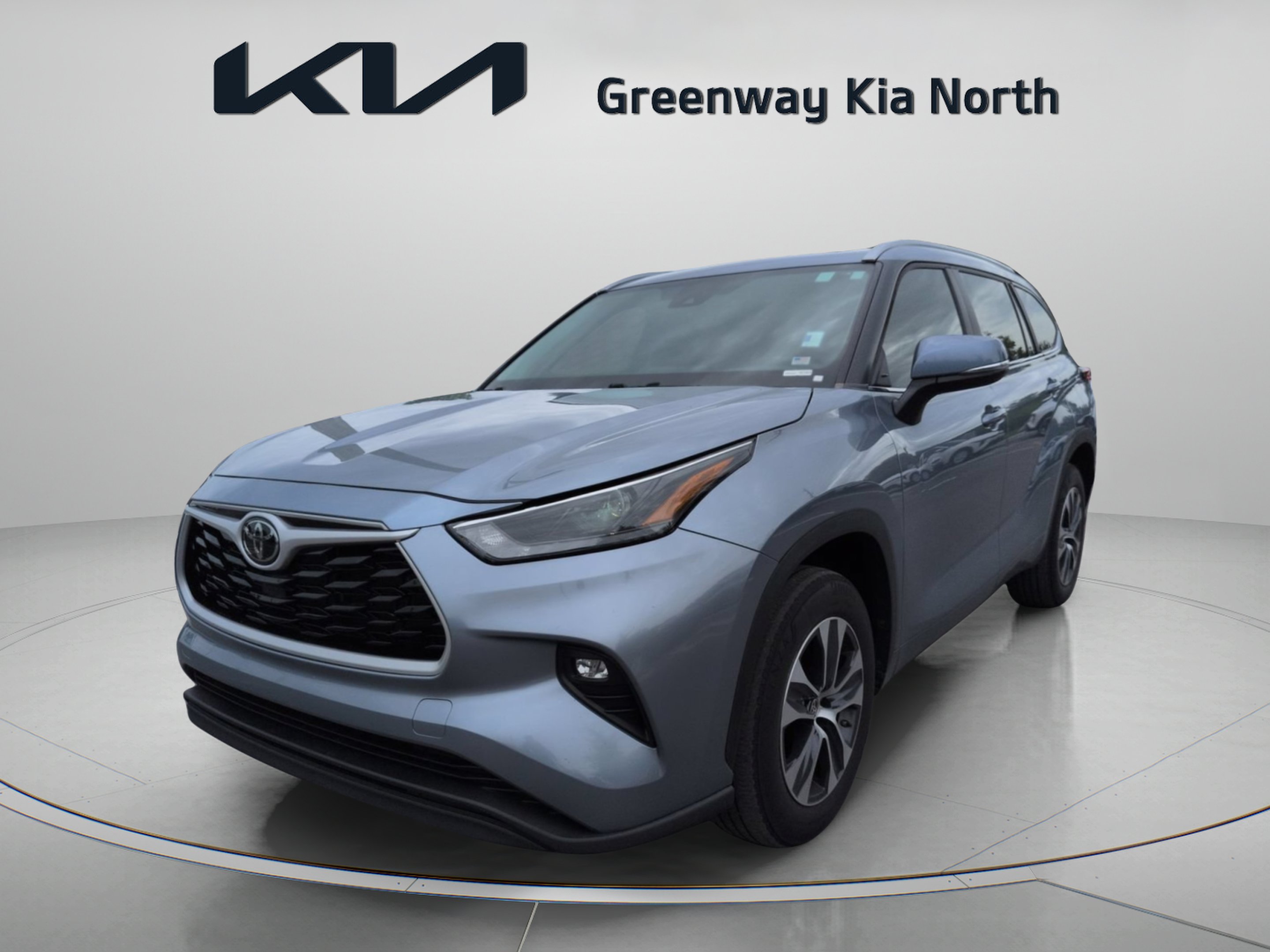 Used 2023 Moon Dust Toyota XLE image 4