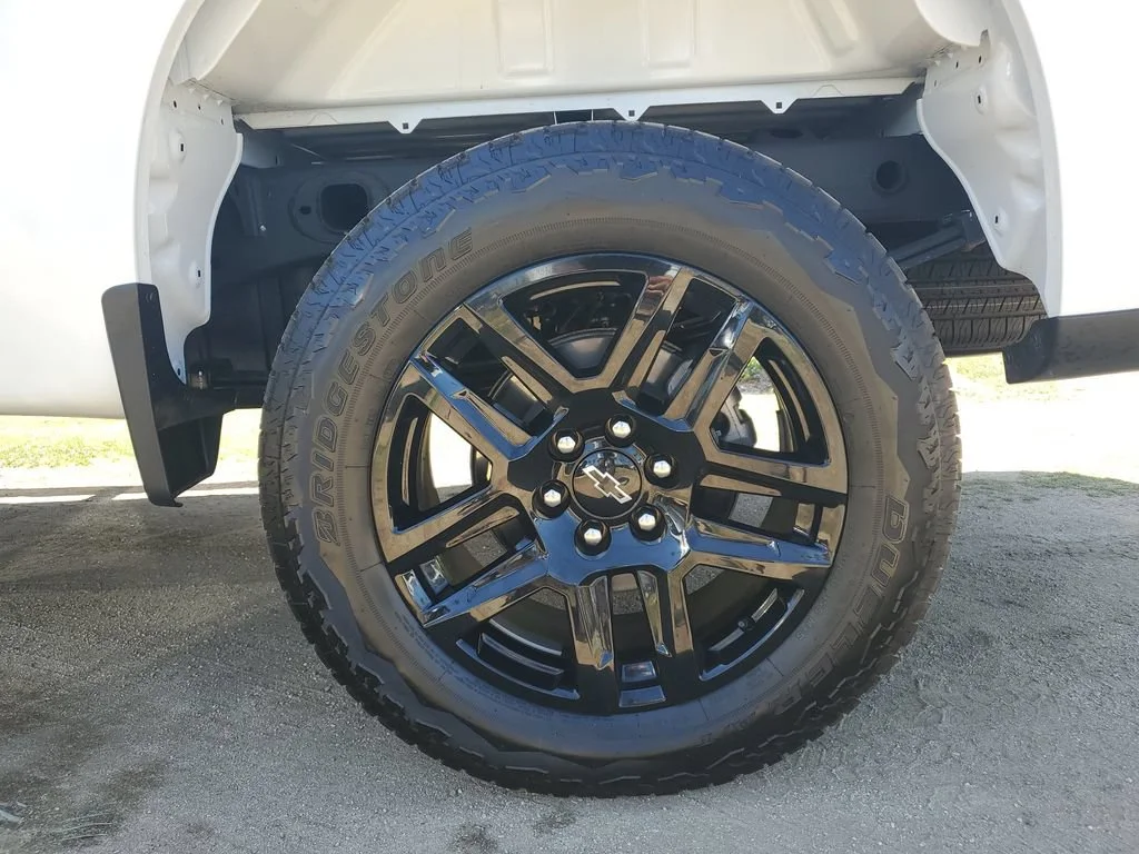 Used 2024 Summit White Chevrolet Custom Trail Boss image 6