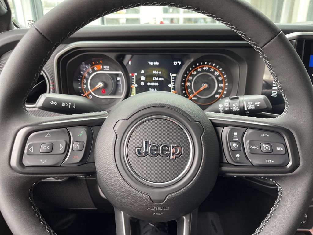 New 2026 Bright White Clear-Coat Exterior Paint Jeep Rubicon image 35