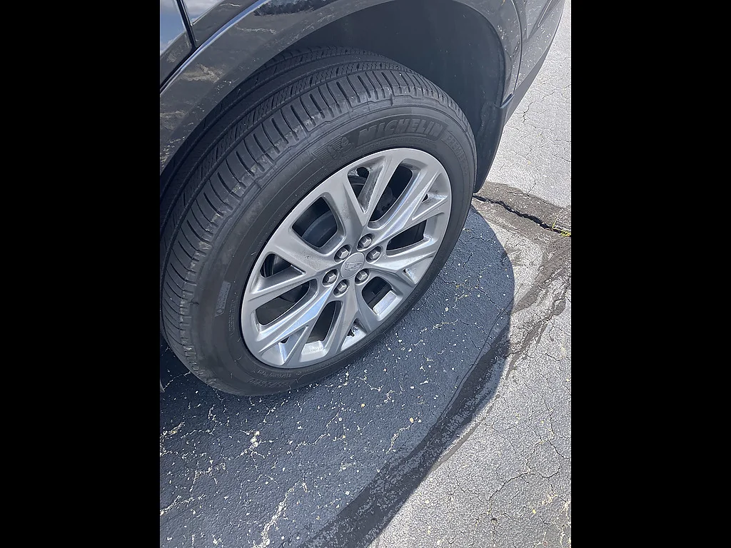 Used 2020 Stellar Black Metallic Cadillac Sport image 9