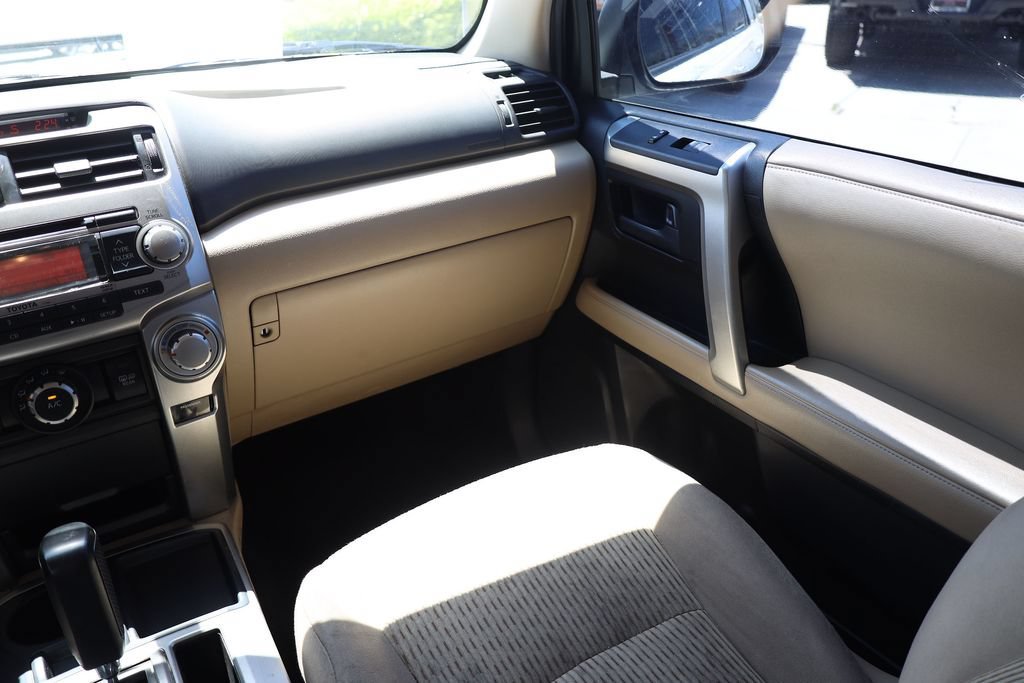 Used 2013 Blizzard Pearl Toyota SR5 image 20
